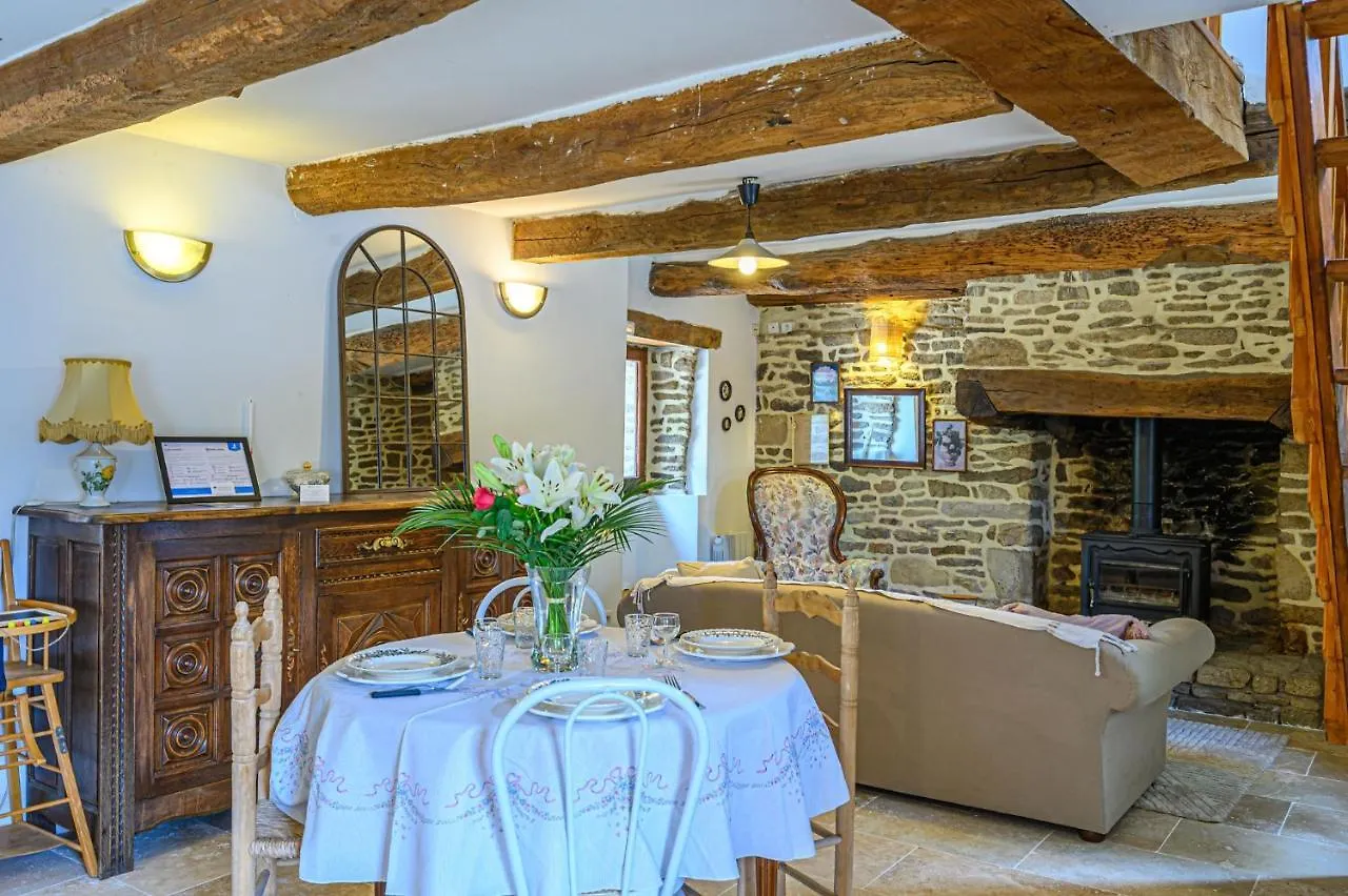 Ty Chaumiere - Charmante Petite Chaumiere En Pierre Avec Jardin Theix