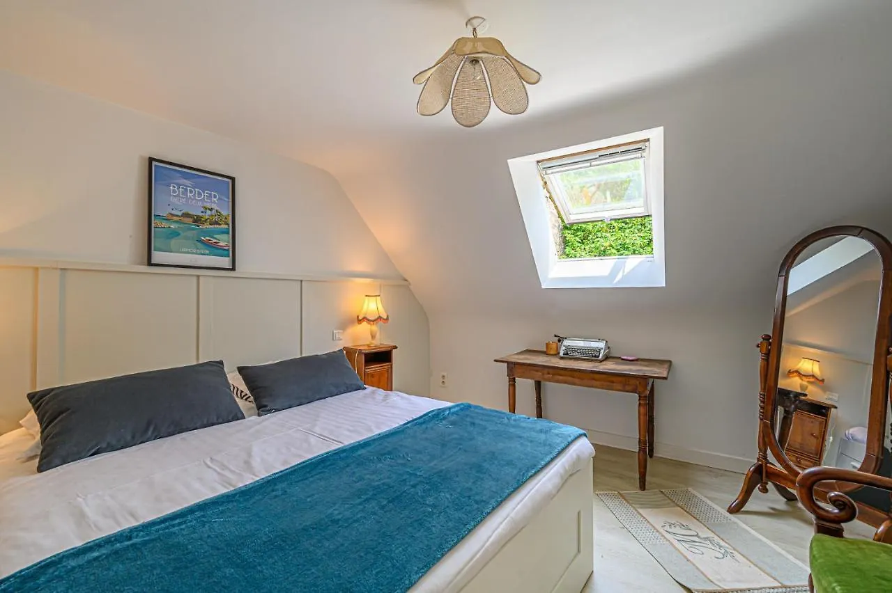Ty Chaumiere - Charmante Petite Chaumiere En Pierre Avec Jardin Theix Hébergement de vacances
