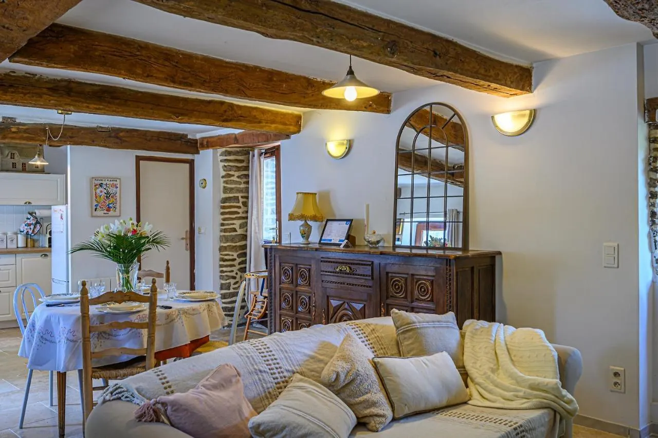 Ty Chaumiere - Charmante Petite Chaumiere En Pierre Avec Jardin Theix