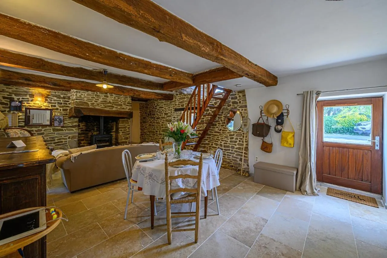Ty Chaumiere - Charmante Petite Chaumiere En Pierre Avec Jardin Theix Hébergement de vacances