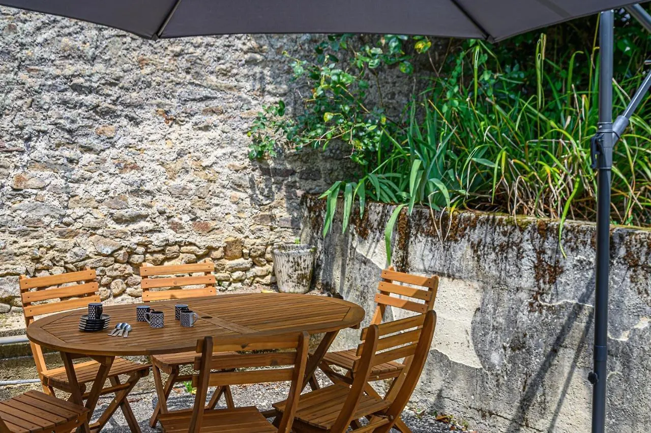 Ty Chaumiere - Charmante Petite Chaumiere En Pierre Avec Jardin Theix